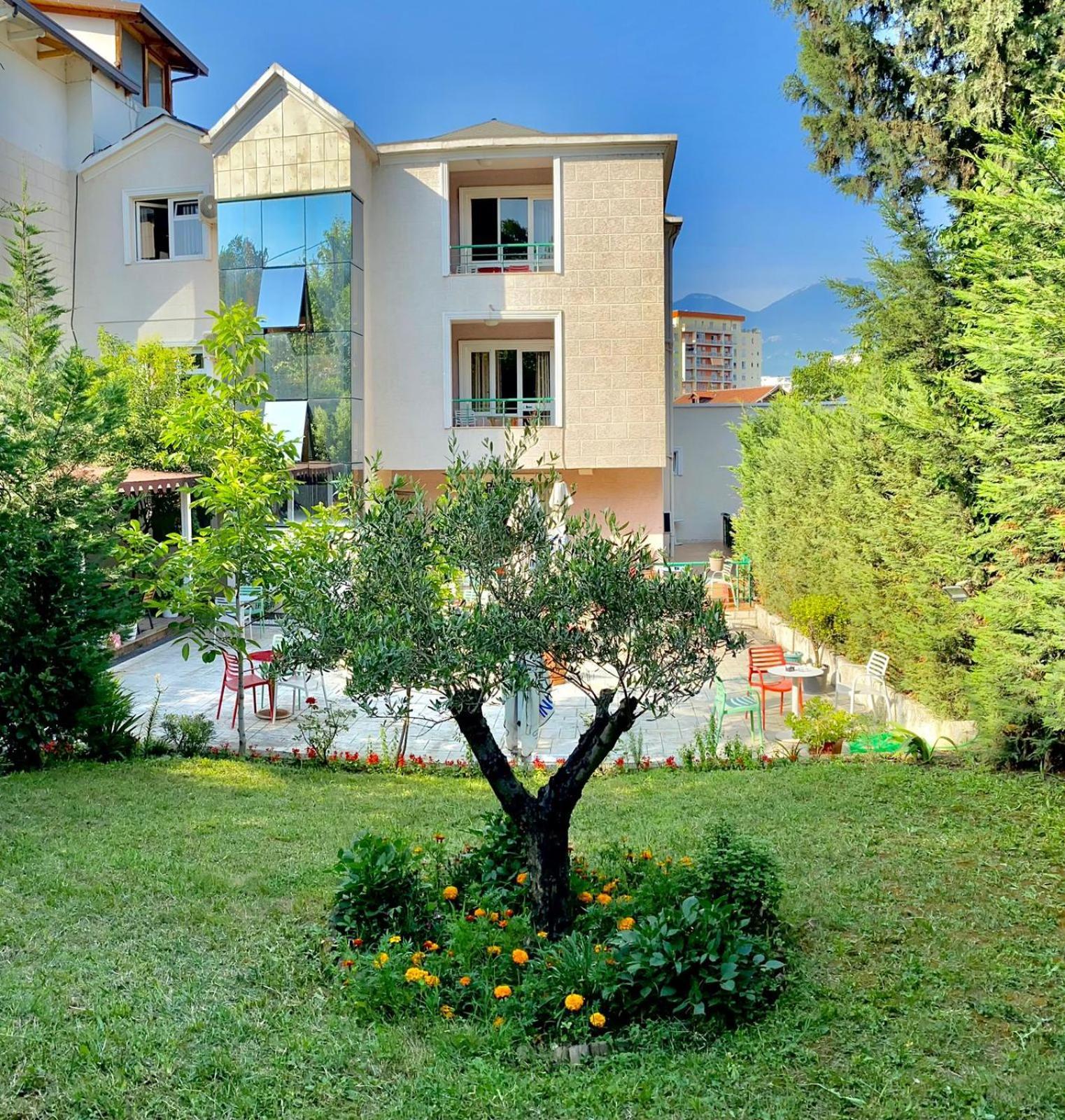 Vila Park Hotel 1 Tirana Exterior photo