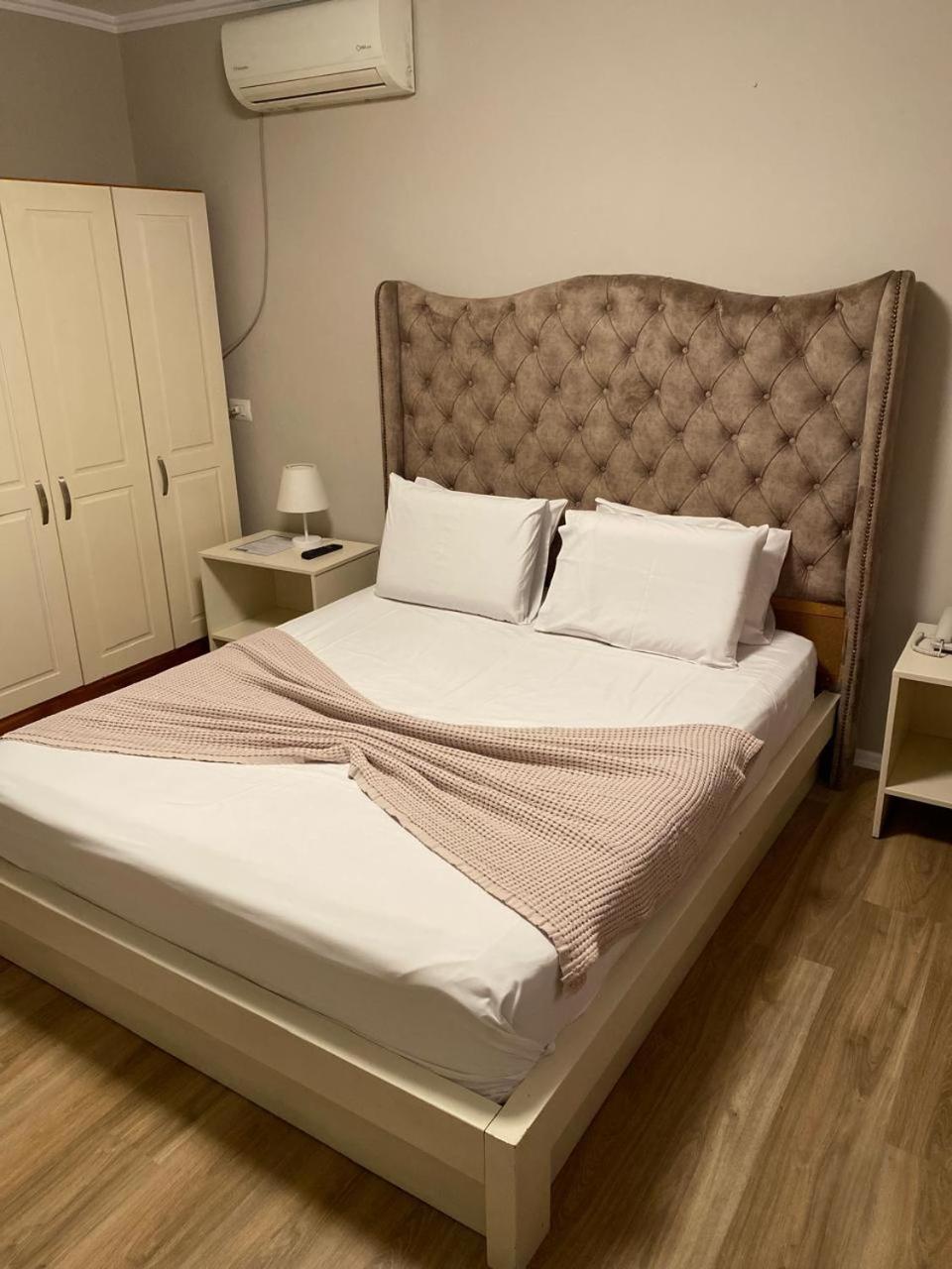 Vila Park Hotel 1 Tirana Exterior photo